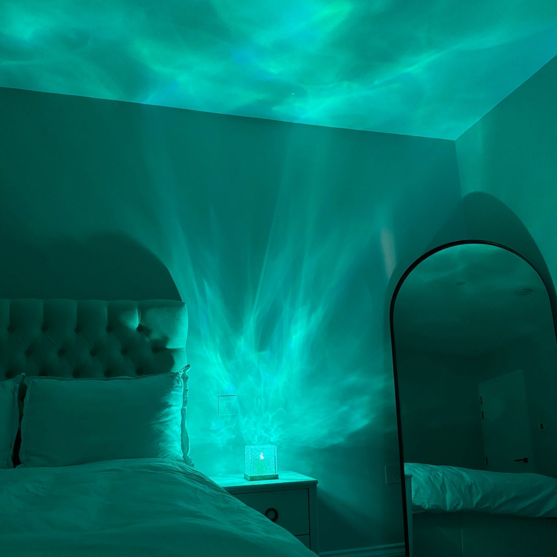 Borealis Cube | Table Lamp with Northern Lights Effect & 16 Colors | Elegant Wooden Base for Ambient Lighting 3