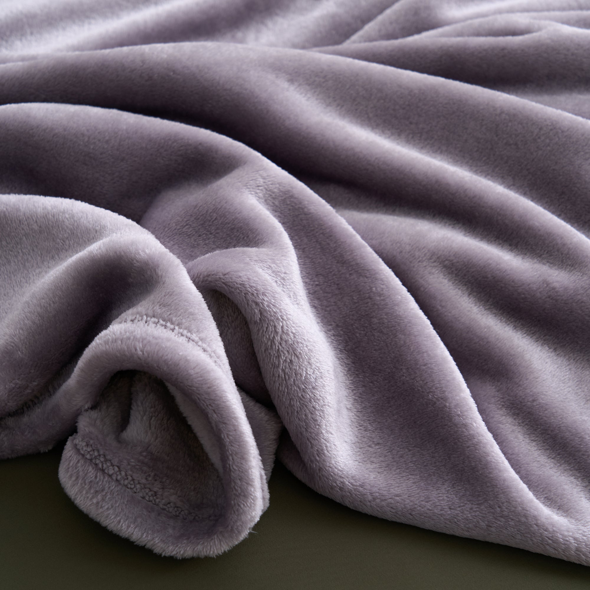 Chic Velvet Flannel Blanket | Ultra-Soft Fabric for Cozy Comfort All Seasons 2