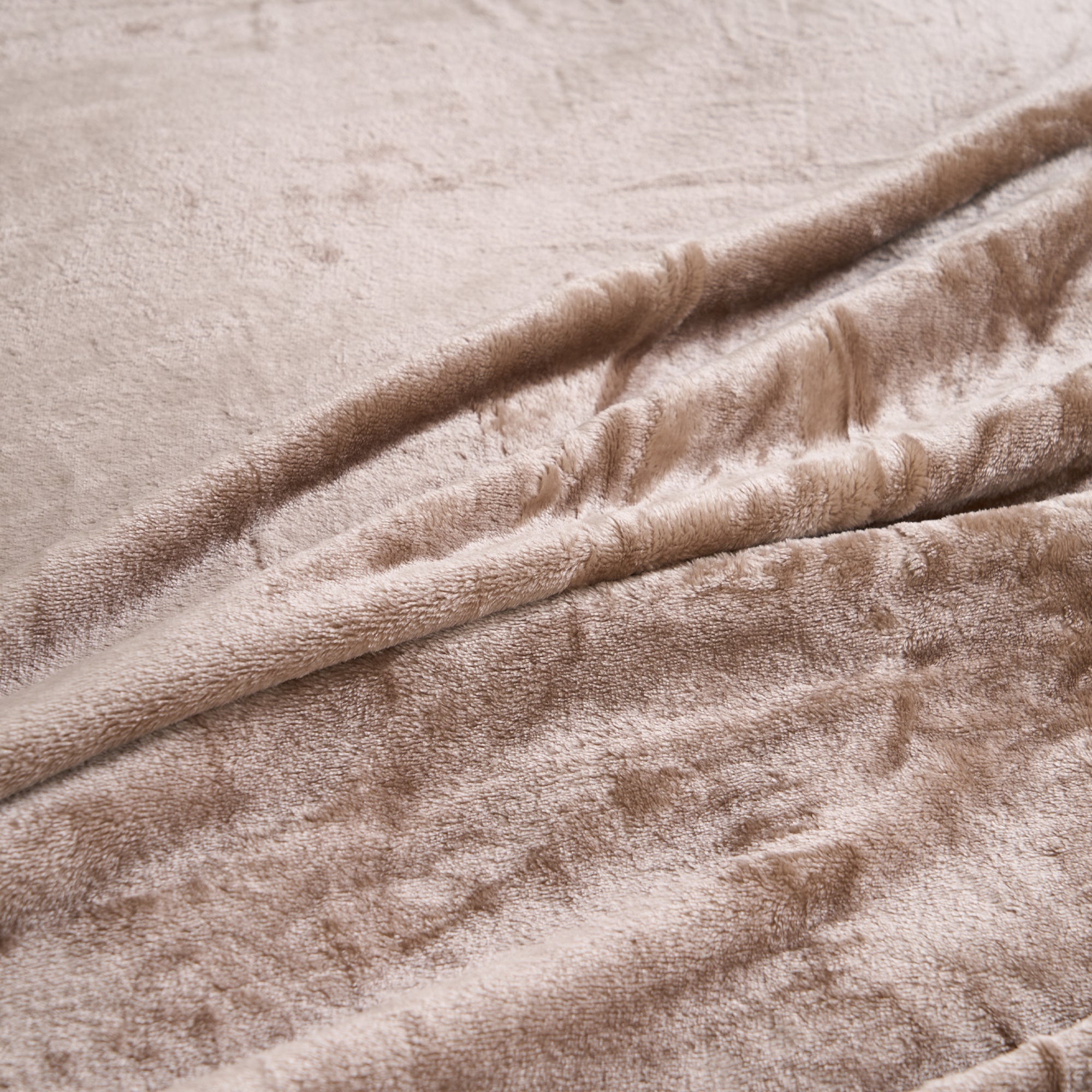 Chic Velvet Flannel Blanket | Ultra-Soft Fabric for Cozy Comfort All Seasons 8