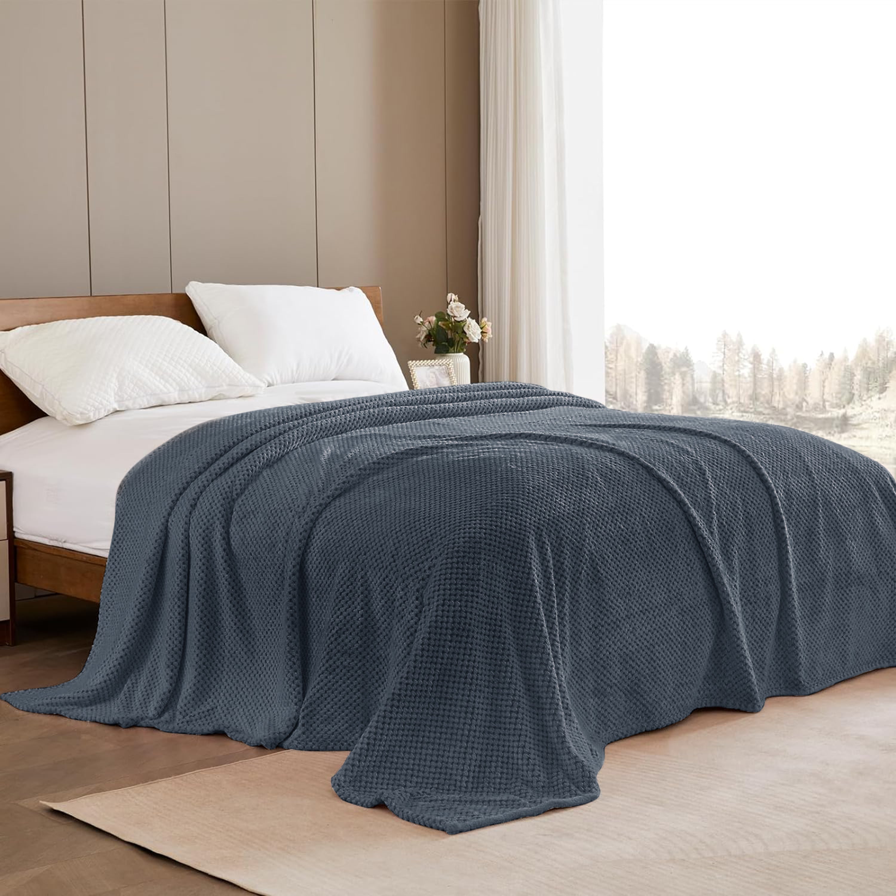 Cozy Fleece Blanket | Ultra-Soft Microfiber Throw Blanket for Comfort and Versatility 6
