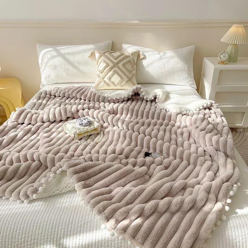 Eila | Faux Lamb's Wool Throw Blanket with Luxurious Softness | Cozy Warmth for Autumn & Winter 5