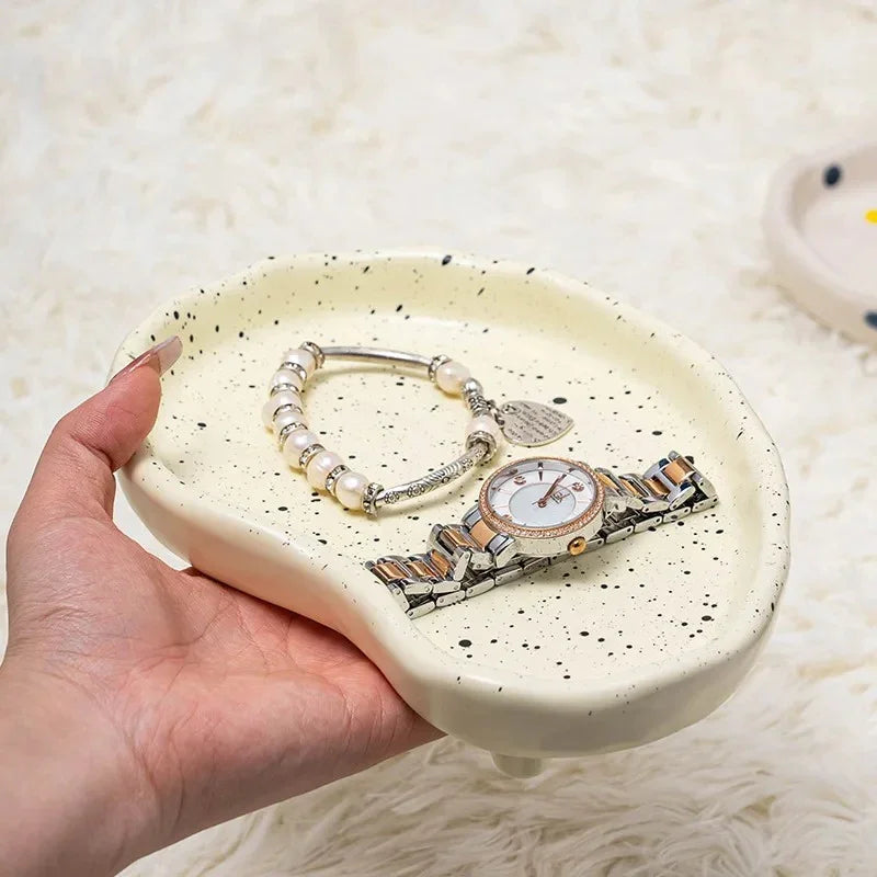 Elegant Ceramic Jewelry Tray with Minimalist Design for Organized Storage 3