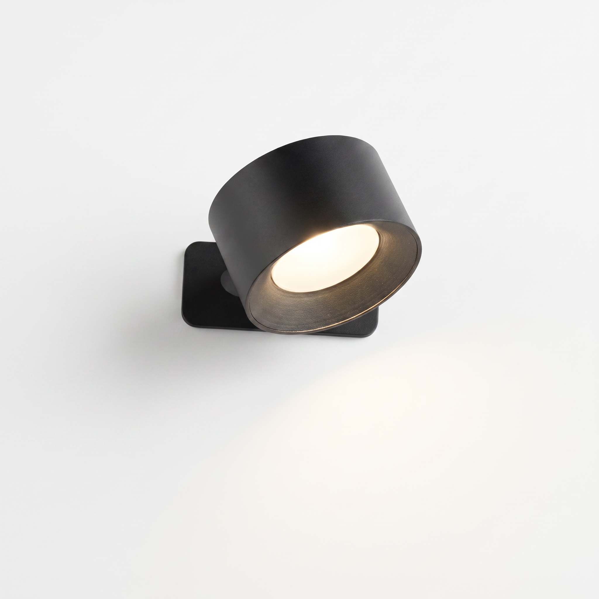 Horden wireless magnetic wall sconce in black on a white background