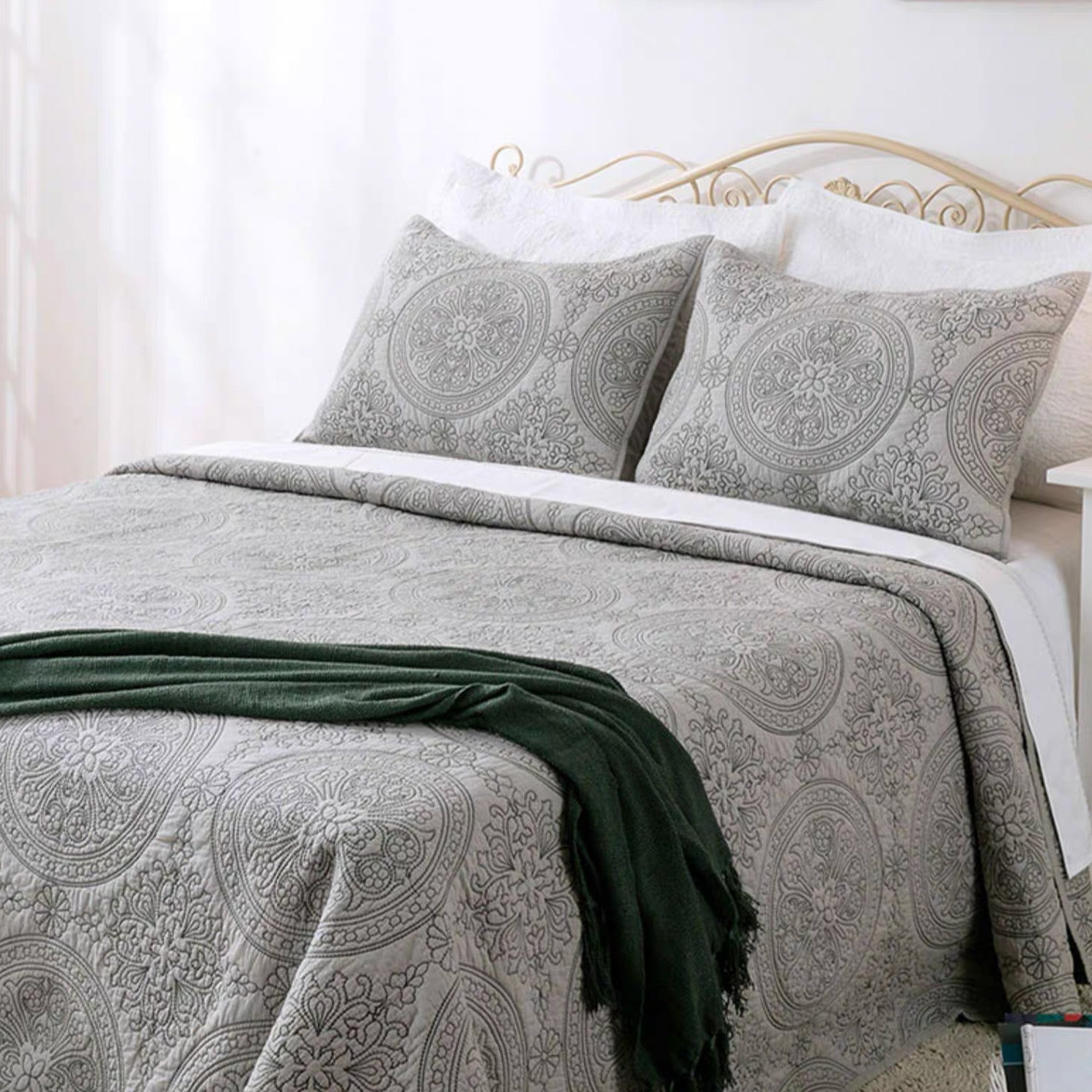 Classic Medallion Collection | King Size Quilt Set with Elegant Design | Cozy Comfort for All Seasons 0