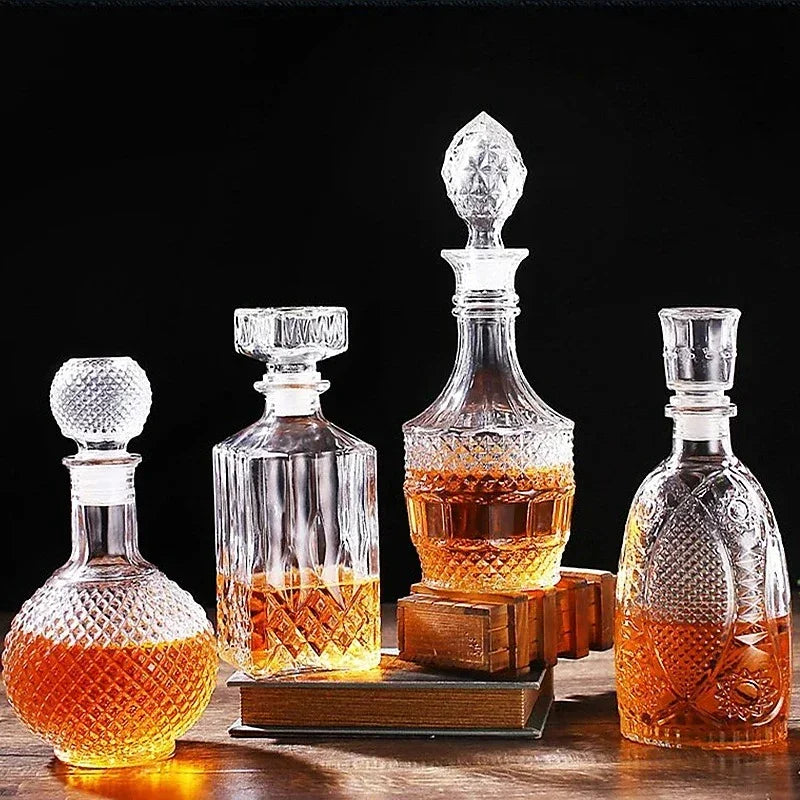 Elegant Crystal Whiskey Decanter with Diamond-Cut Design for Flavor Preservation 2