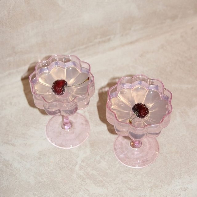Menut Collection | Decorative Glassware with Flower-Shaped Design | Vibrant Colors for Stylish Entertaining 1