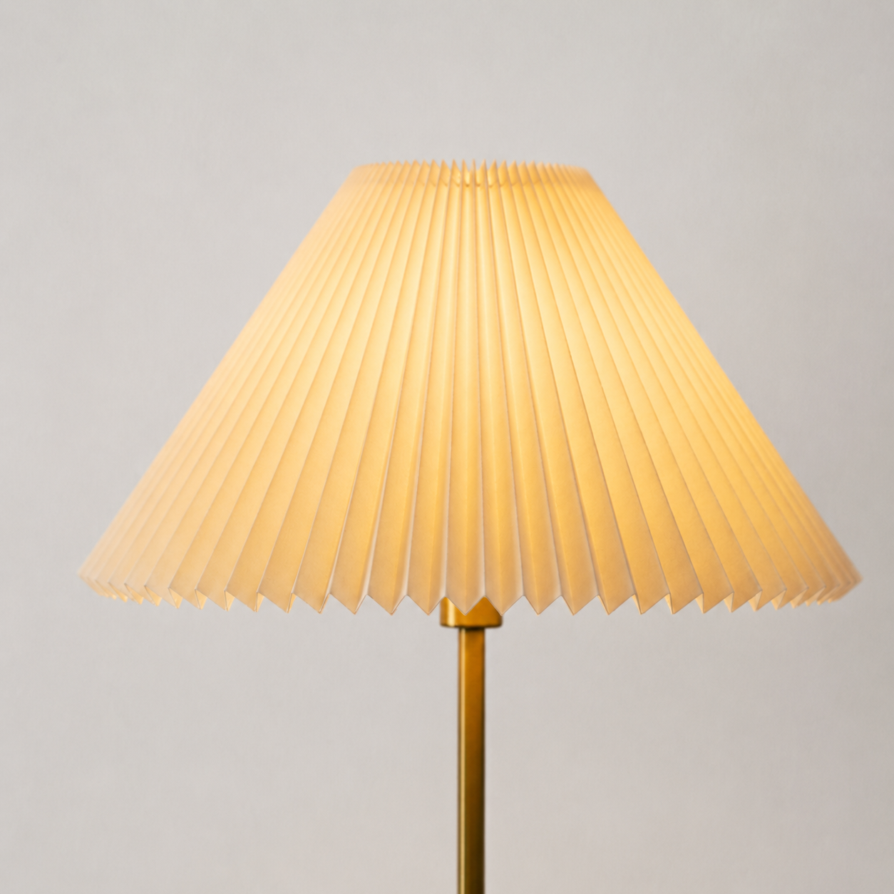 Copa floor lamp in white finish