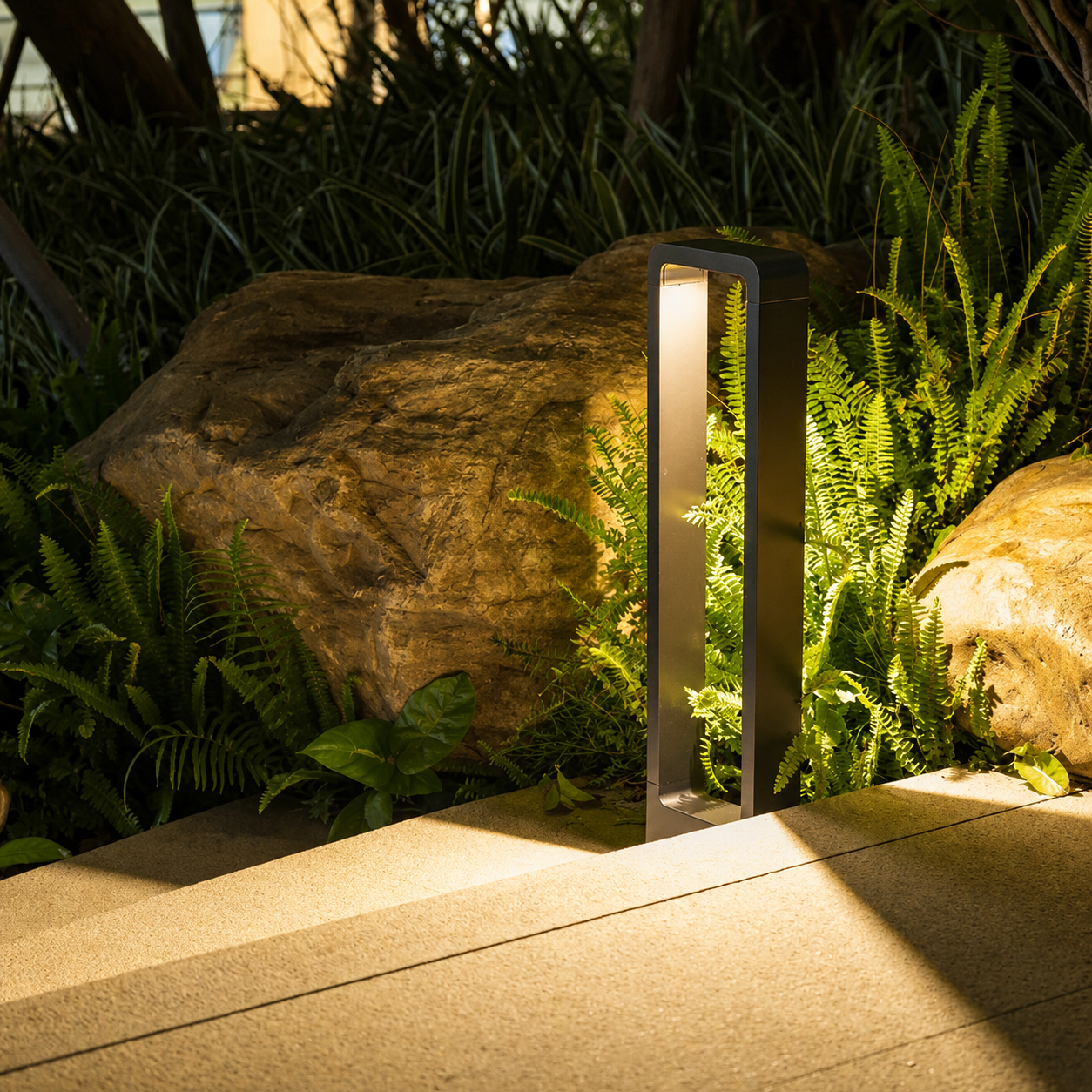 Luna Garden Light