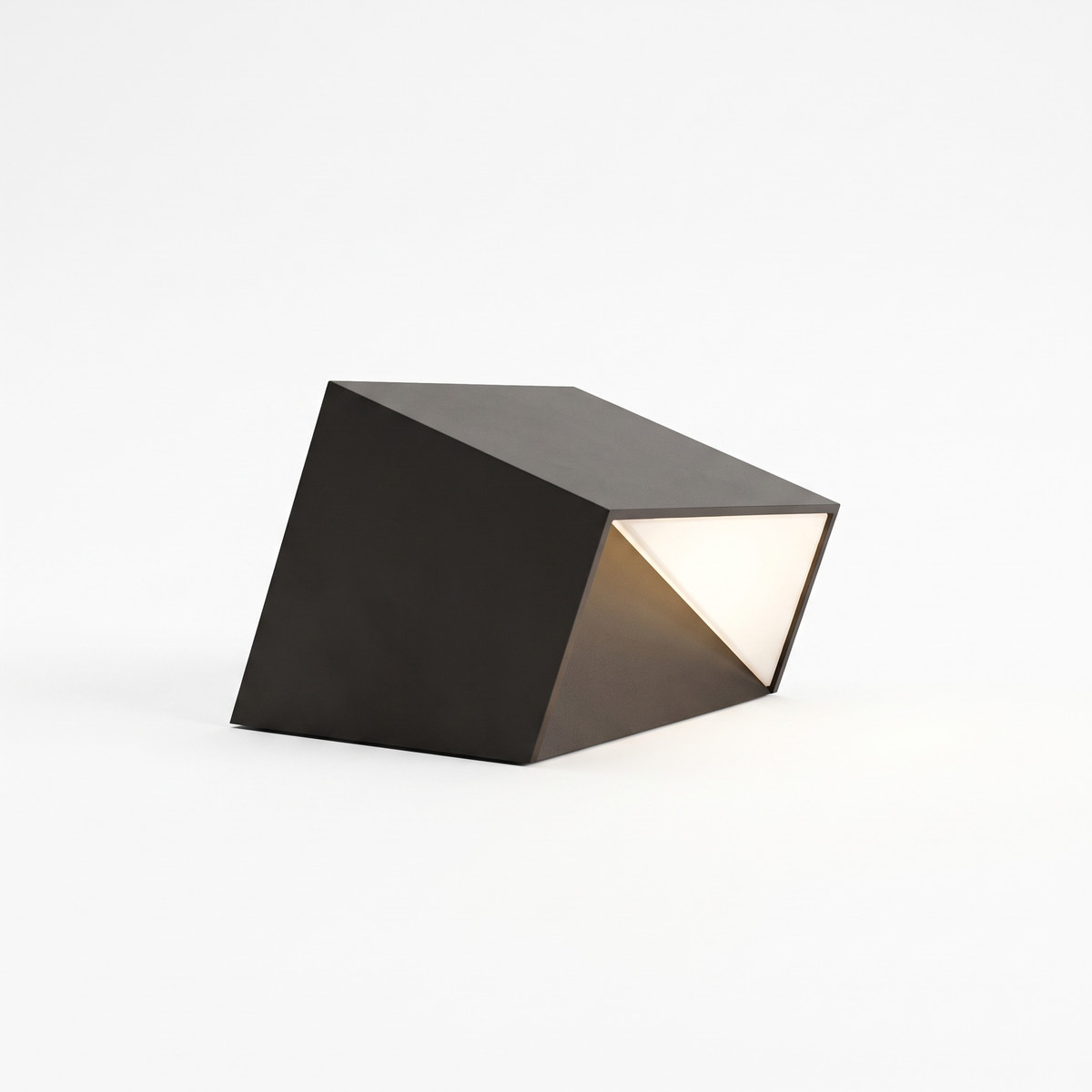 Omnia Cube Garden Light in the hardwired faceted version on a white background