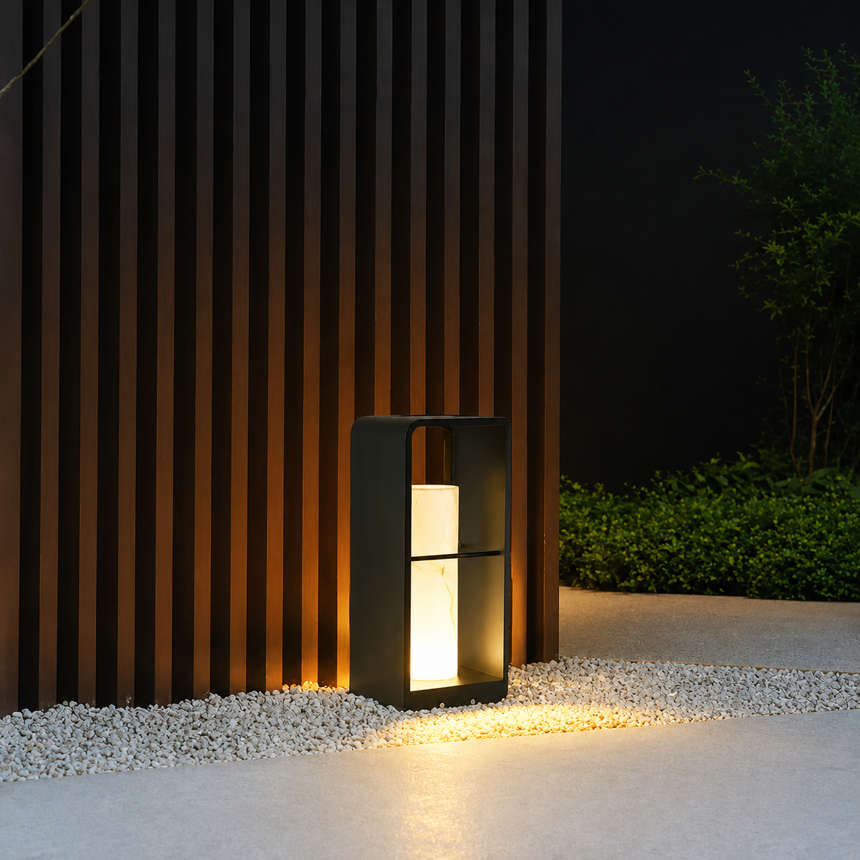 Sari Solar Garden Light displayed along a pathway