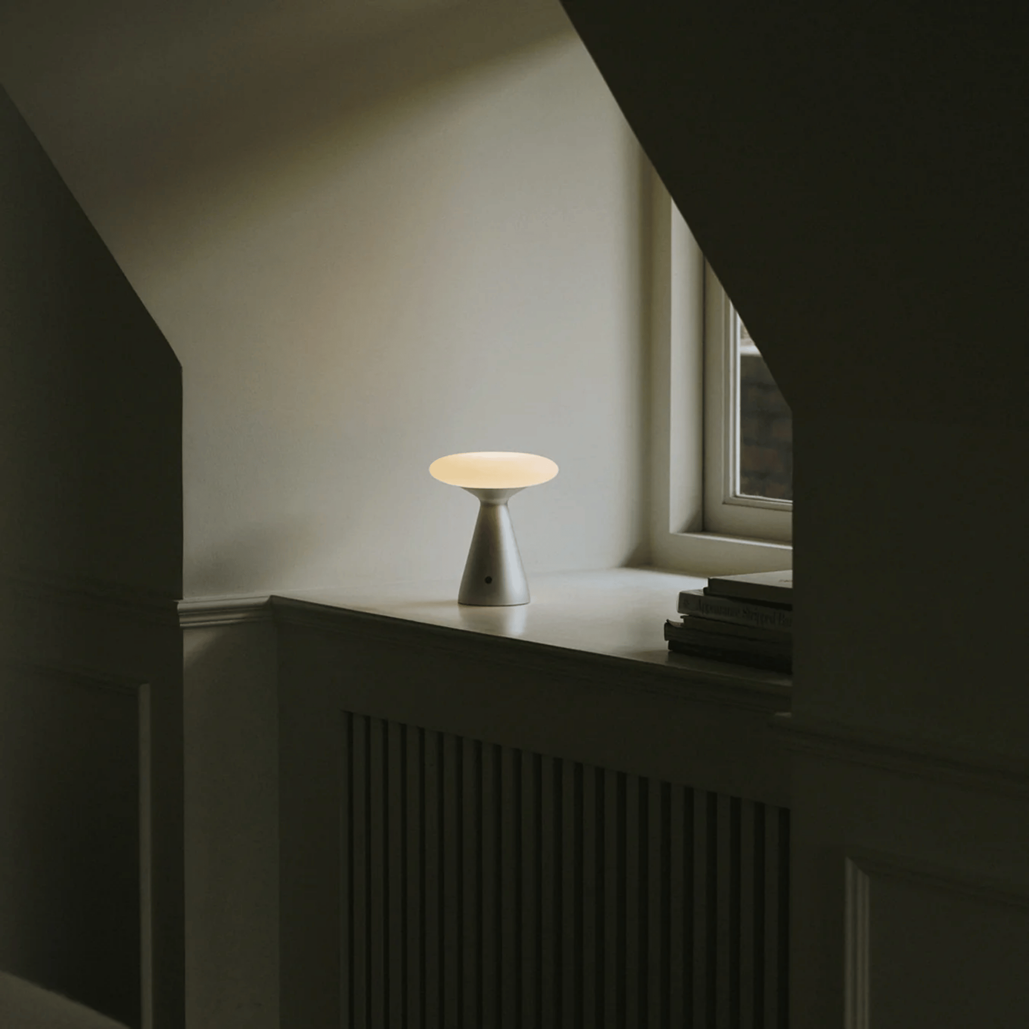Silvie wireless rechargeable table lamp dimensions and specifications diagram